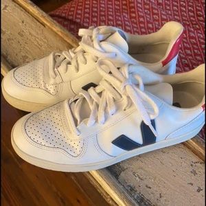 Veja v10 sneakers